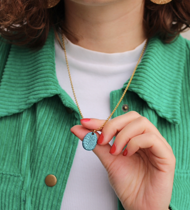 Pendentif Cleo • couleurs métallisées