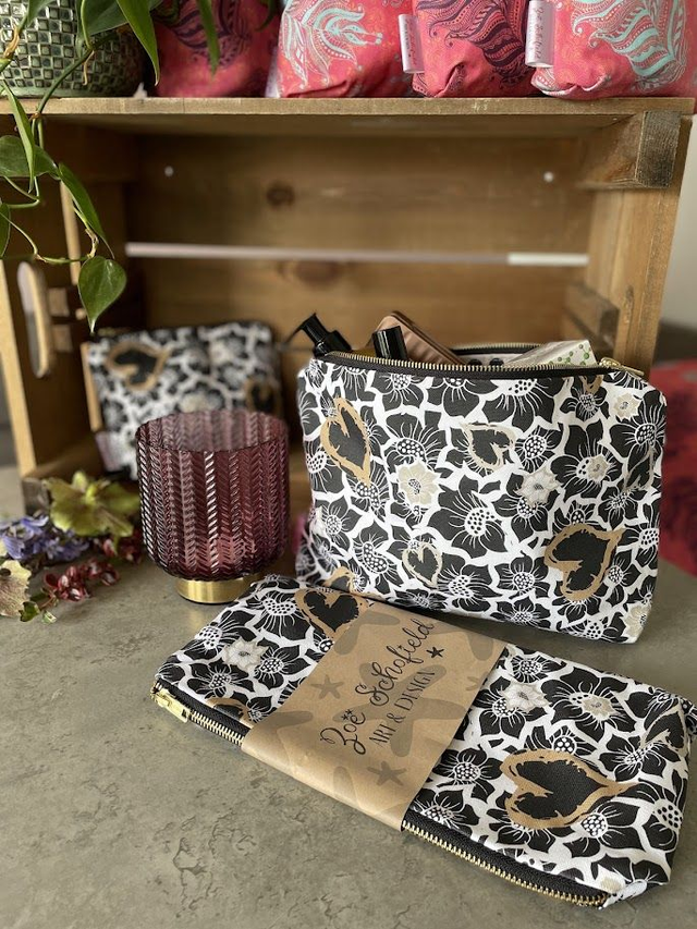 Large Make Up Bag / Wash Bag 'Mono Heartfelt Bloom'