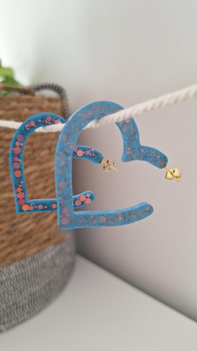 Créoles cœurs bleues et paillettes roses 