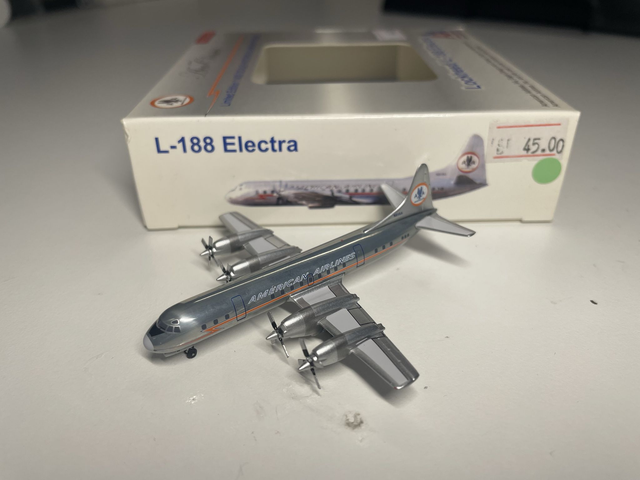 1/400 Lockheed Electra American 