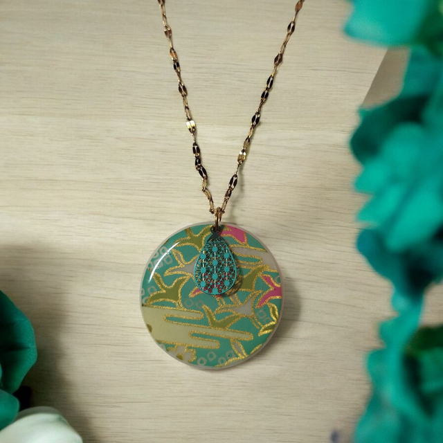 Collier acier inoxydable motifs japonais bleu turquoise et vert