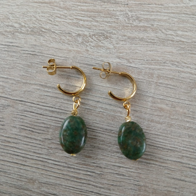 Oorbellen – Groene Jaspis (hanger aan creool) – goudkleurig RVS (1.282)