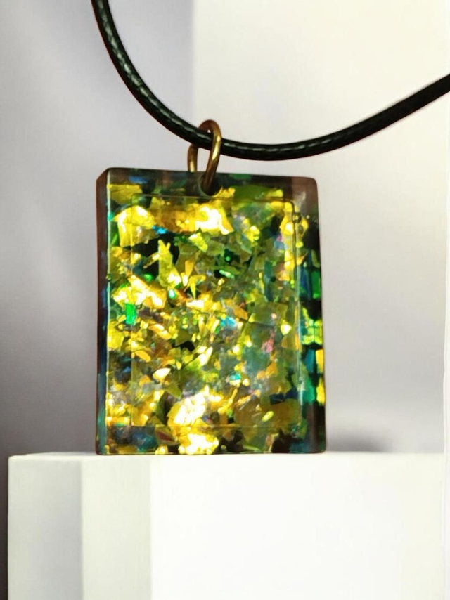 Pendentif iridescent