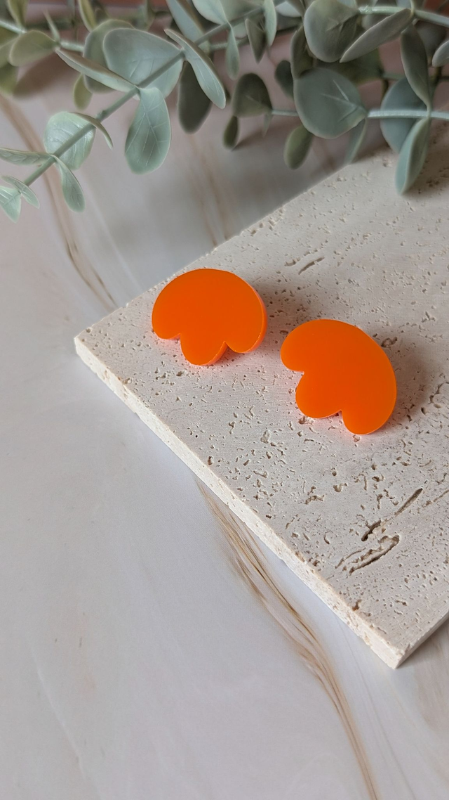 Boucles d&#039;oreilles oranges en plexi