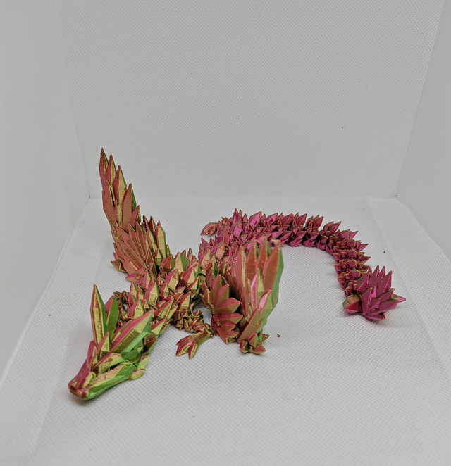 Dragon cristal avec des ailes 