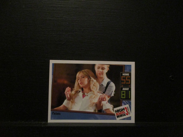 Faints - Action Card High School Musical 3 Senior Year Original Trading Card