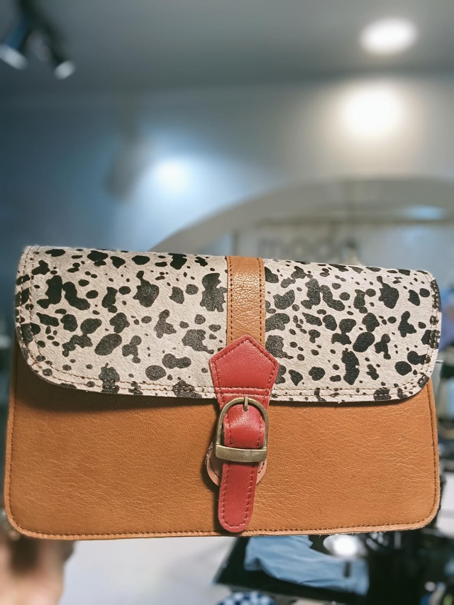 Mala em pele colorida 