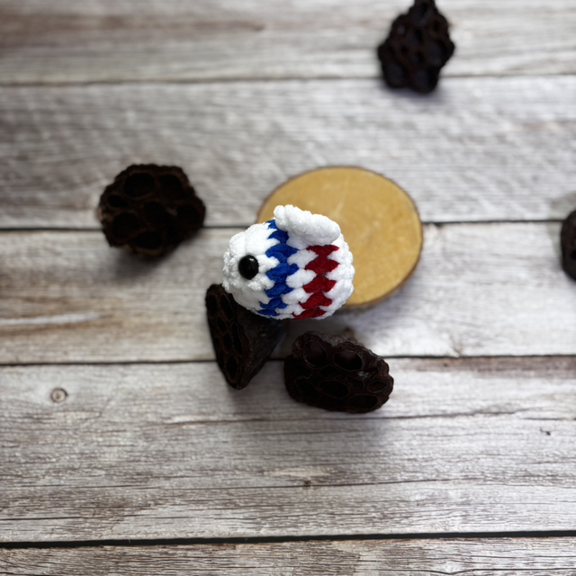 Porte-clés abeille bleu, blanc et rouge 