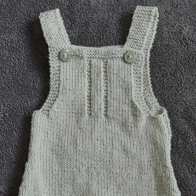 Grey sparkle short dungarees 6-9months