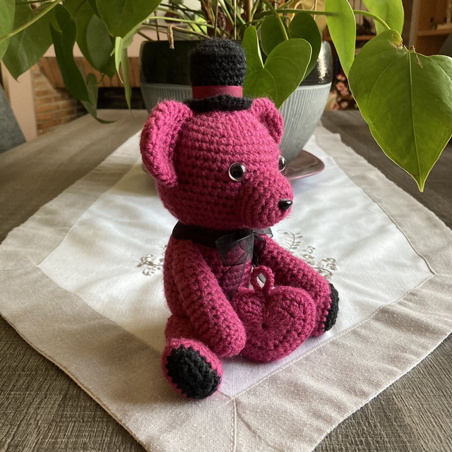 Peluche Teddy l'ourson violet au crochet