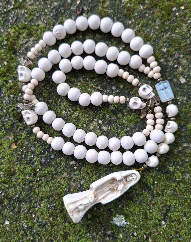 Chapelet Santa Muerte blanche