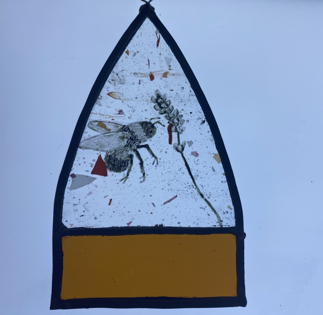 Bee arch on confetti glass