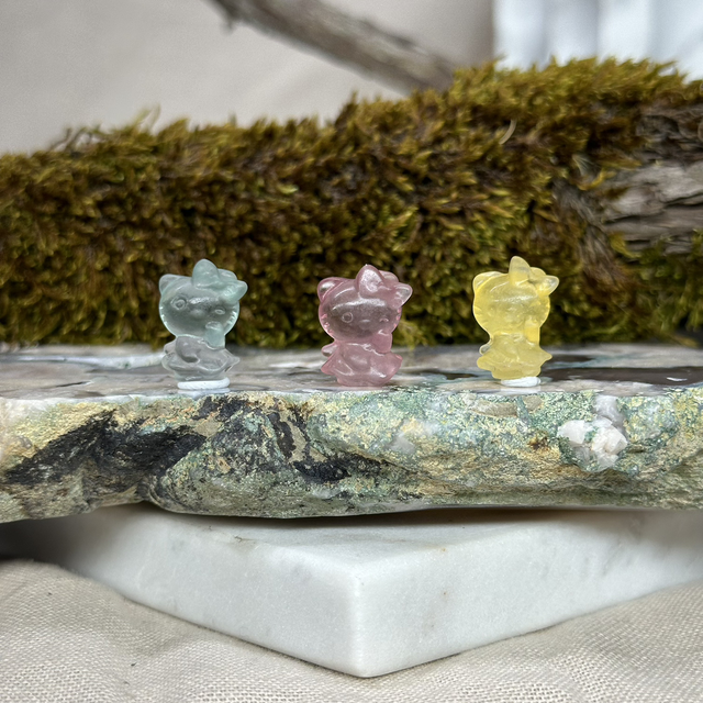 Hello Kitty Mini Fluorite Carving 