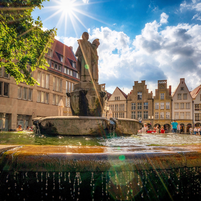 Lambertikirchplatz mit Brunnen