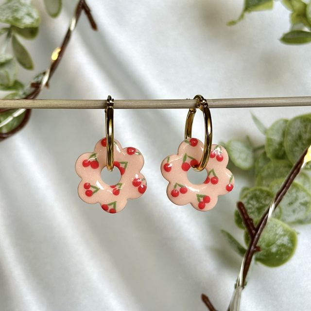 Les cerises en grandes fleurs
