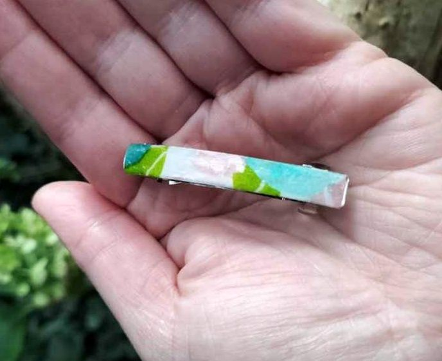 Petite Barrette en Papier Japonais – Élégance et Lumière