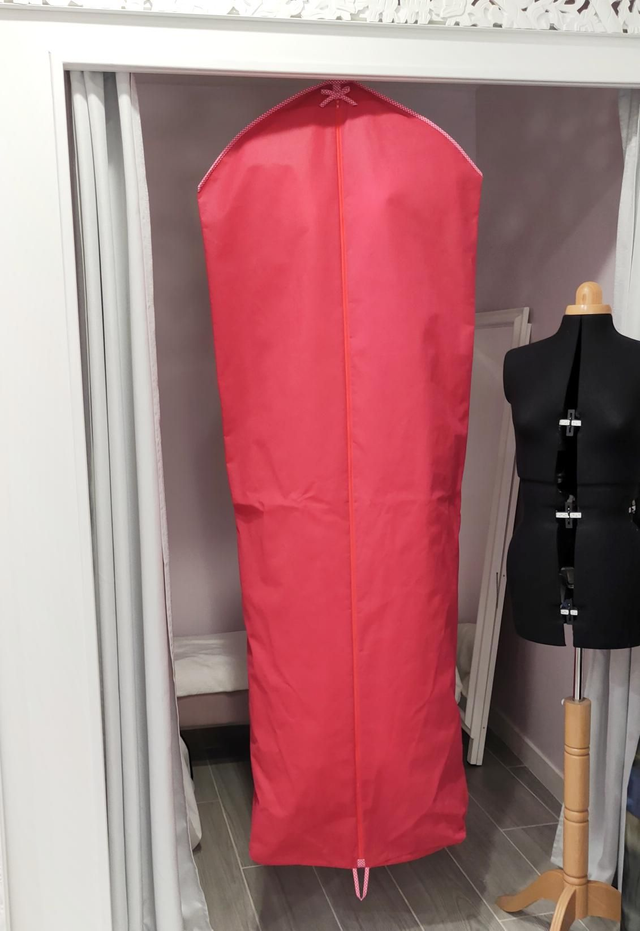 Housse longue rouge avec poche arrière 