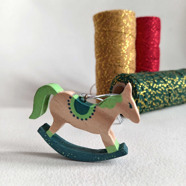 Cheval à bascule vert