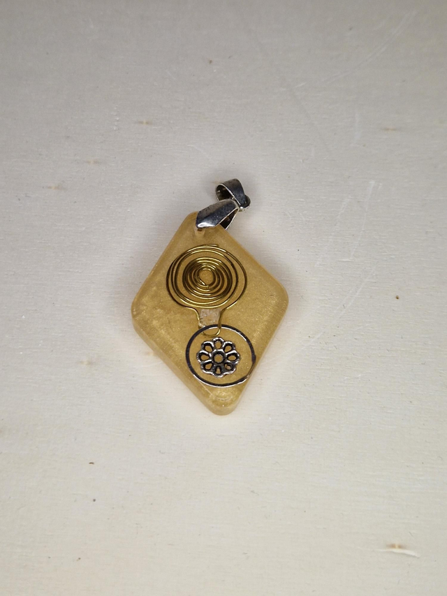Orgonite, pendentif / 030