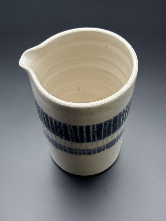 JUG NO HANDLE