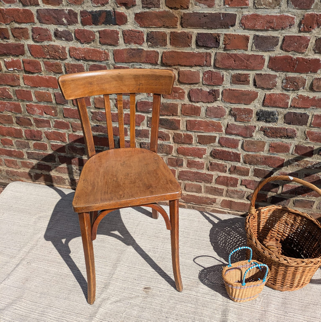 Chaise bistrot clair