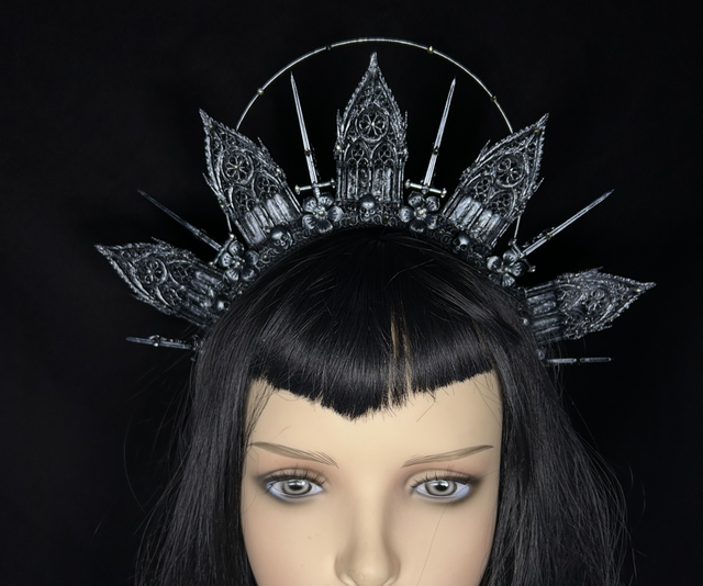 Sanctis Crown