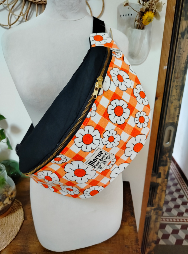 Sac banane motif fleurs orange