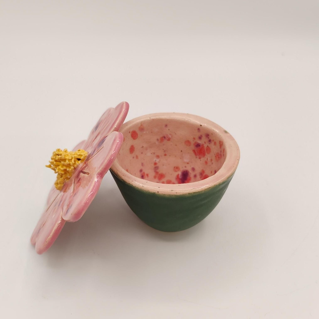 Tasse à expresso vert mat intérieur rose moucheté