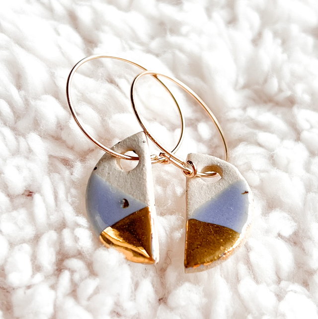 Boucles d’oreilles en grès pyrité et or