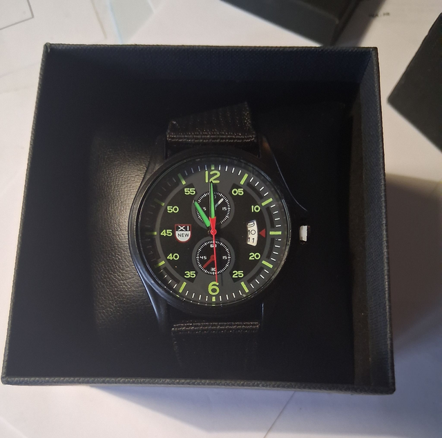 Montre de sport à quartz pour homme, bracelet en nylon noir, calendrier, 