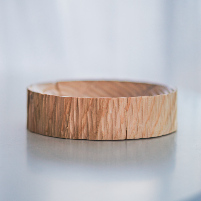 Assiette à pain sculptée