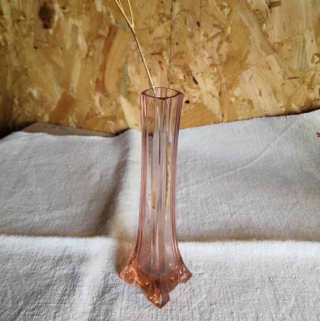 Vase en verre soufflé rosé