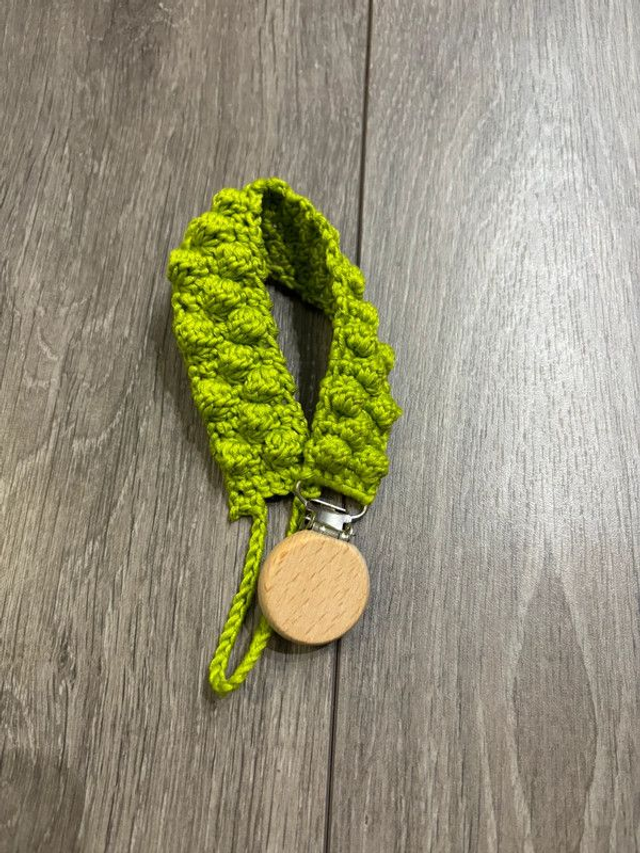 Attache tetine au crochet Vert pistache
