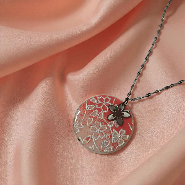 Collier acier inoxydable motifs japonais corail et pêche