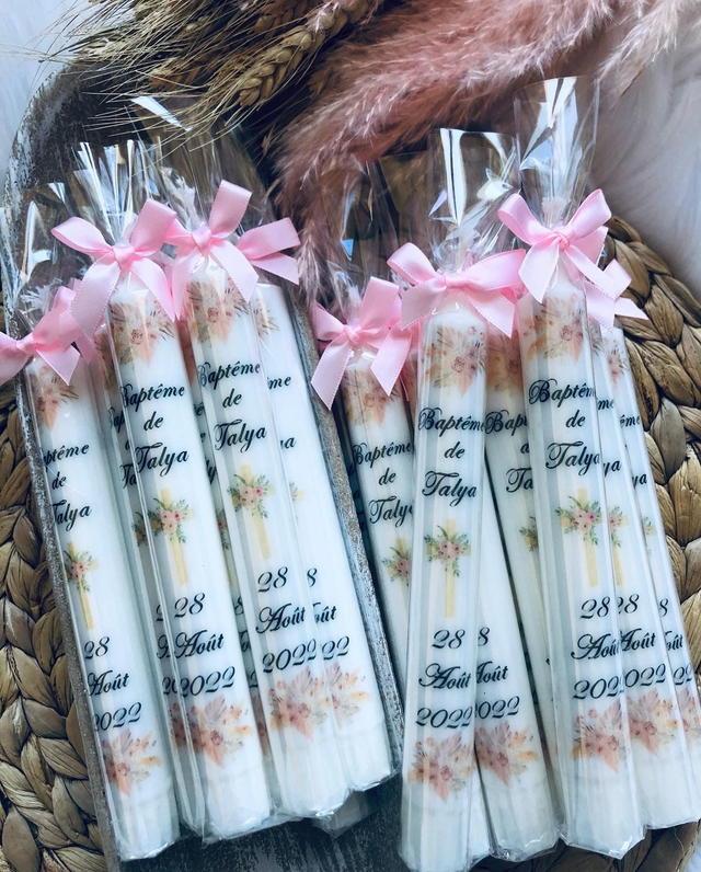 Bougie chandelle de baptême avec croix fleurie personnalisée