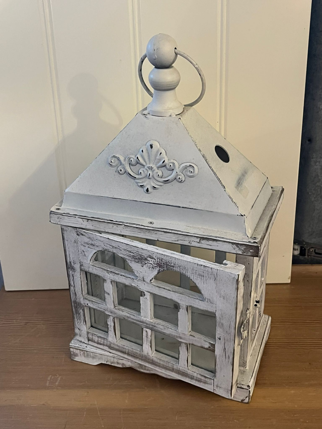 Maison décorative en bois blanche