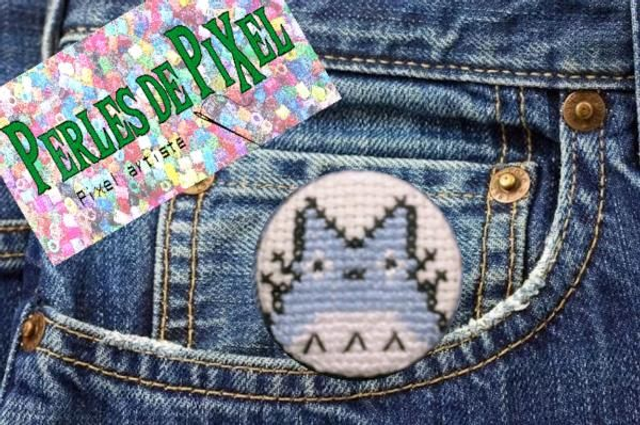 T0t0r0 Badge ou porte clé brodé à la mainpixel art