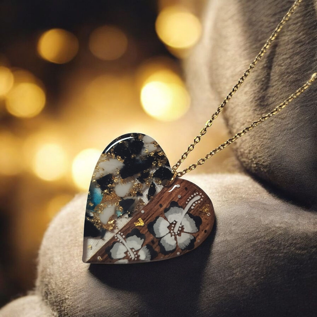 Collier dessiné Flora acier inoxydable noir blanc bleu bi matière