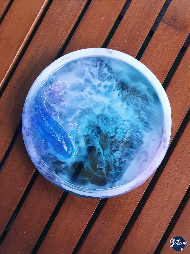 Petit vide-poche/porte-savon carpe koi bleue et ambiance violet-bleu