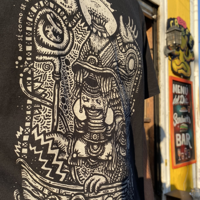 MUCHAS VERDADES Shirt