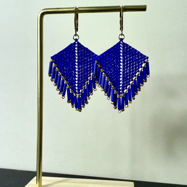 Boucles d’oreilles losange frangé – Bleu intense &amp; doré