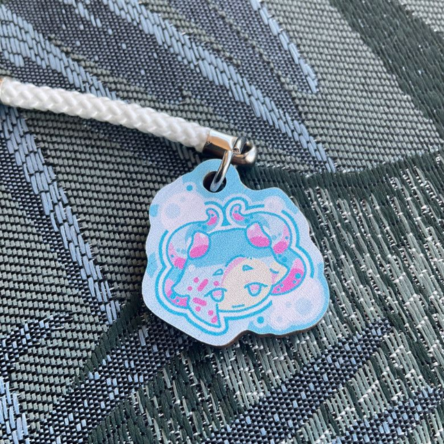 ✦｡. tiny synthetic wood charm .｡✦