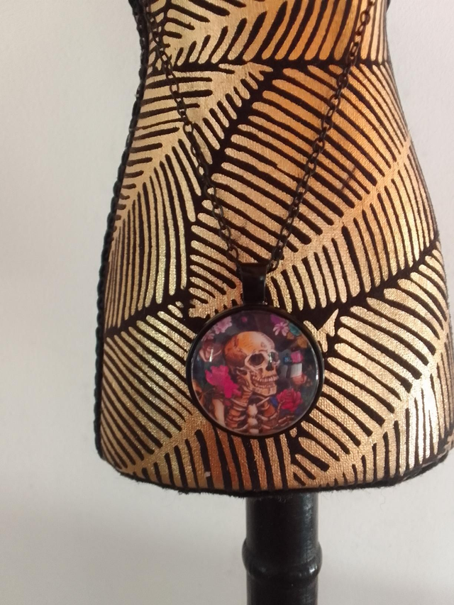 Collier médaillon tête de mort 