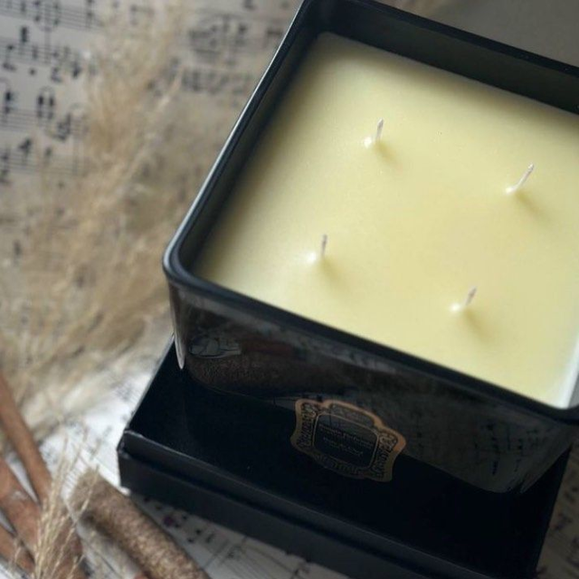 Geurkaars Vierkant/Bougie Parfumée Carrée - 800g -  Orient  (Ambre Musk Santal )