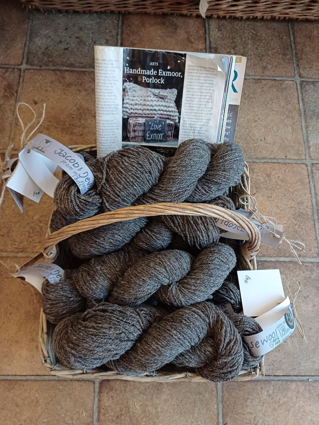 Jacob &amp; Devon Cosewool 100g Hanks 4ply