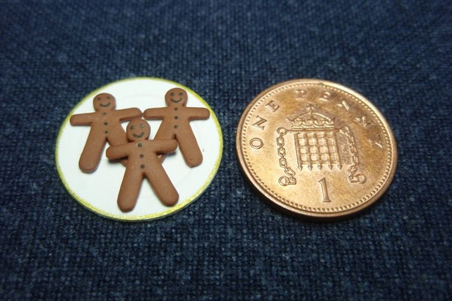Gingerbread Men on Plate
