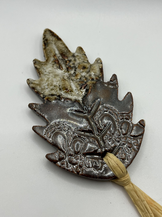 Feuille décorative pin en grès