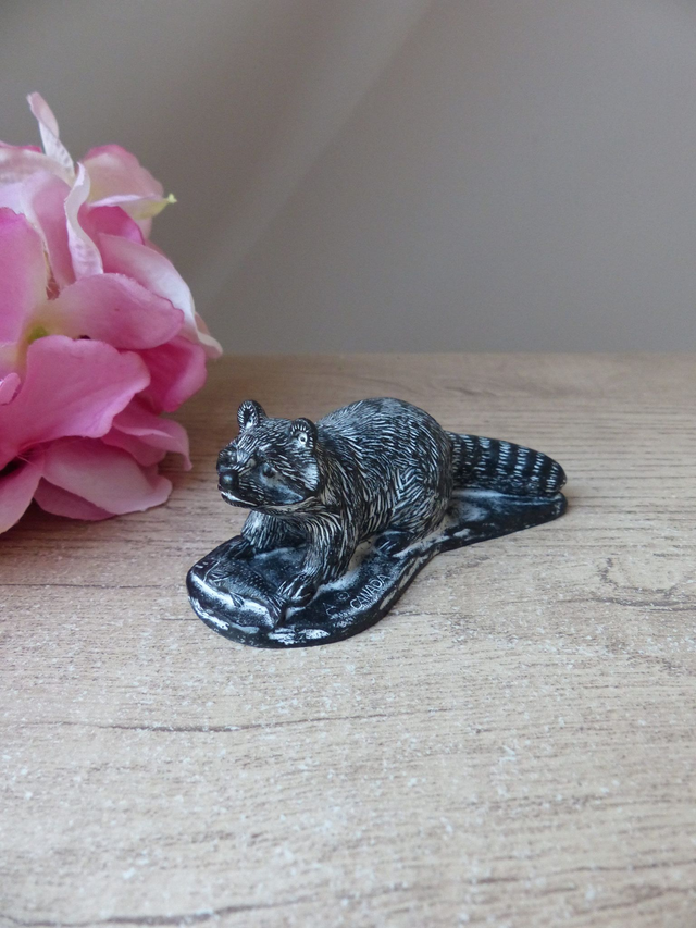 Figurine vintage de castor raton laveur – Sculpture en résine Vanstone, fabriquée au Canada