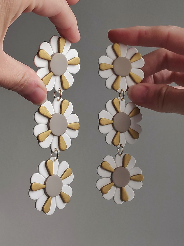 Groovy flowers largos blanco y dorado