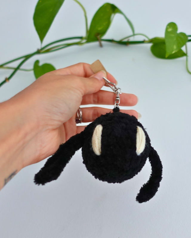 Charm boule de suie | Bijou de sac ou porte-clés en crochet 